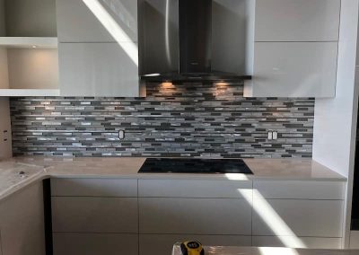 Arden Backsplash in grey and black