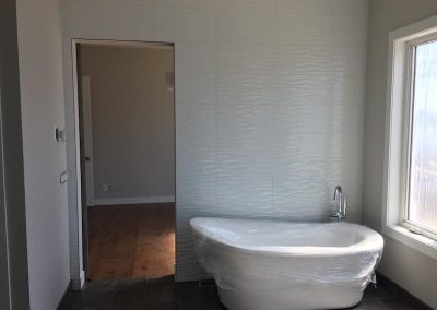 Arden bathroom White Wavy Tile
